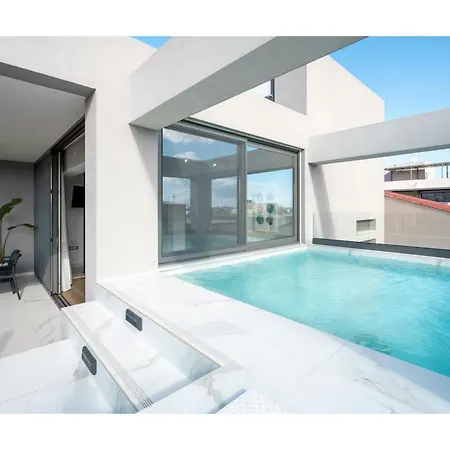 Rooftop Penthouse With Private Pool In Chania * Hriszí Aktí Haniá