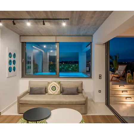 Rooftop Penthouse With Private Pool In Chania * Hriszí Aktí Haniá